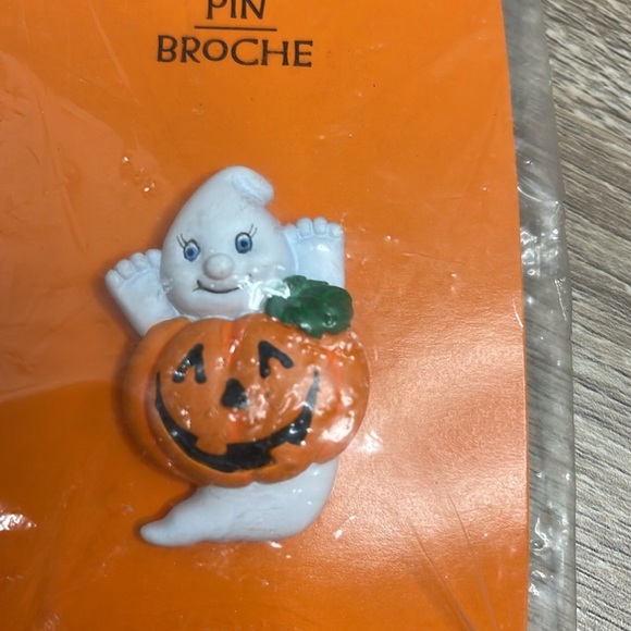 Vintage Y2K Dead-stock Hallmark Halloween Ghost Pin with Pumpkin NWT - Picture 4 of 4
